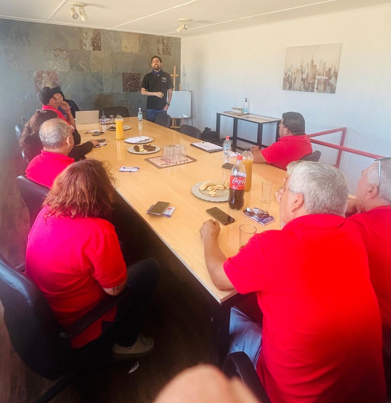 Charla de seguridad al equipo de conductores en la oficina de Antofagasta